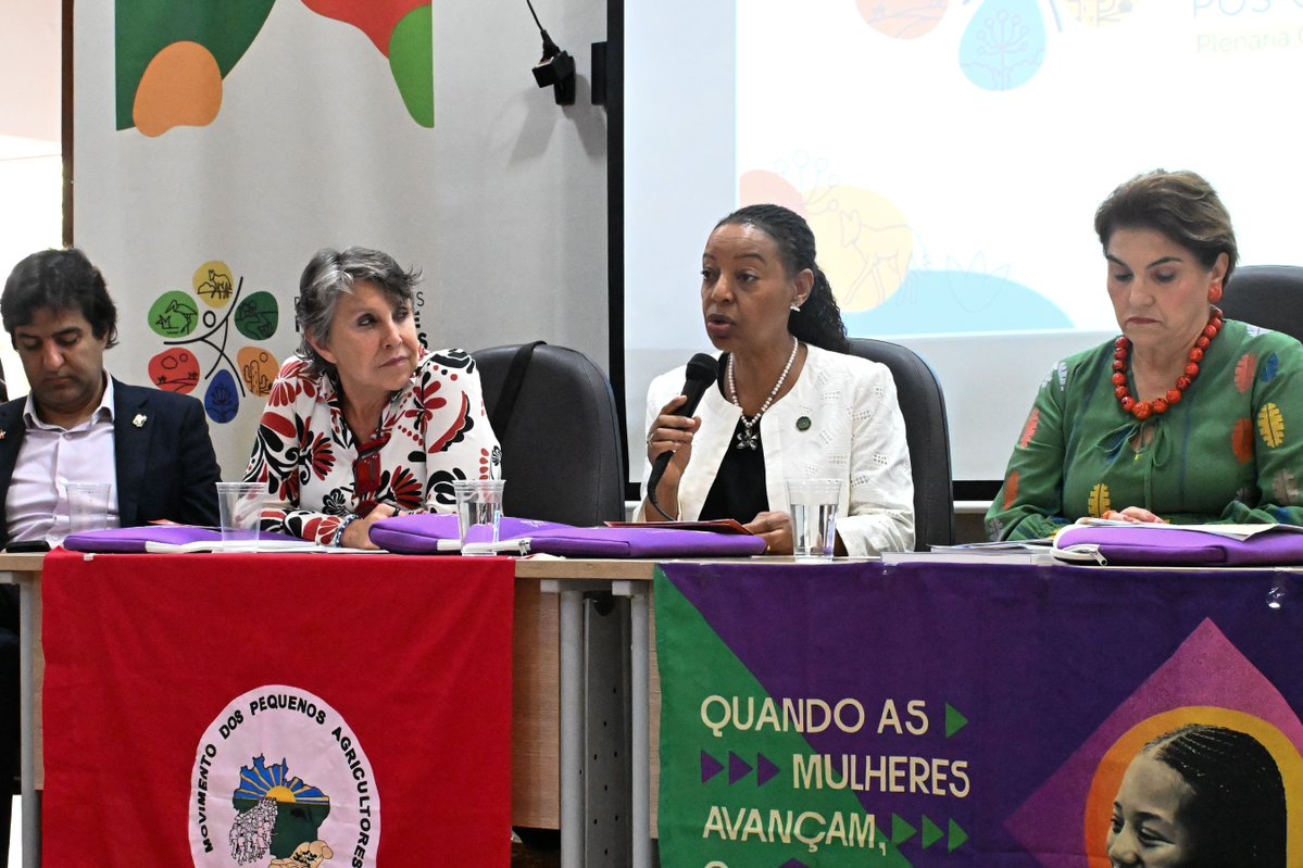 unfpabrasil's tweet photo. A Representante do UNFPA no Brasil, Florbela Fernandes, integrou a mesa de abertura ao lado da Ministra das Mulheres, Márcia Lopes; da Secretária Nacional de Juventude, Vitória Genuino de Morais Silva; entre outras lideranças do governo e da sociedade civil. https://t.co/Diyj5OeKOs