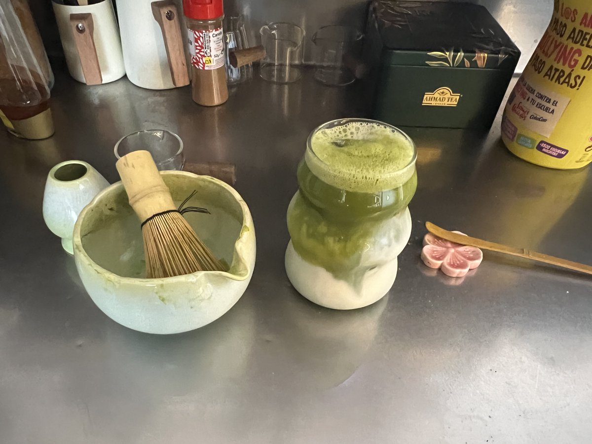 denpacatt's tweet photo. everyone look at the matcha i made https://t.co/re9WekxcmM