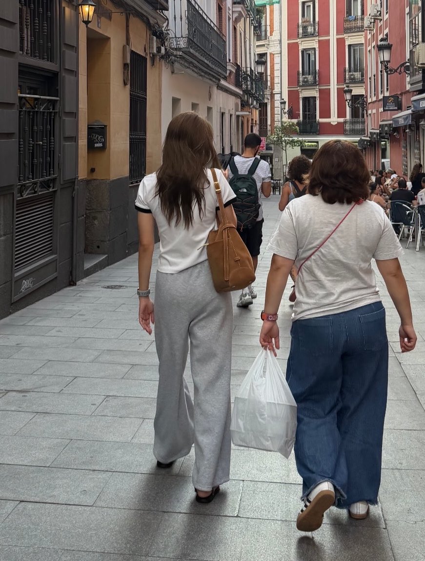 eddnamtanfilm's tweet photo. Namtan in Madrid streets as tall and gorgeous 😍🫠

#NamtanTipnaree https://t.co/YugBo2RVau