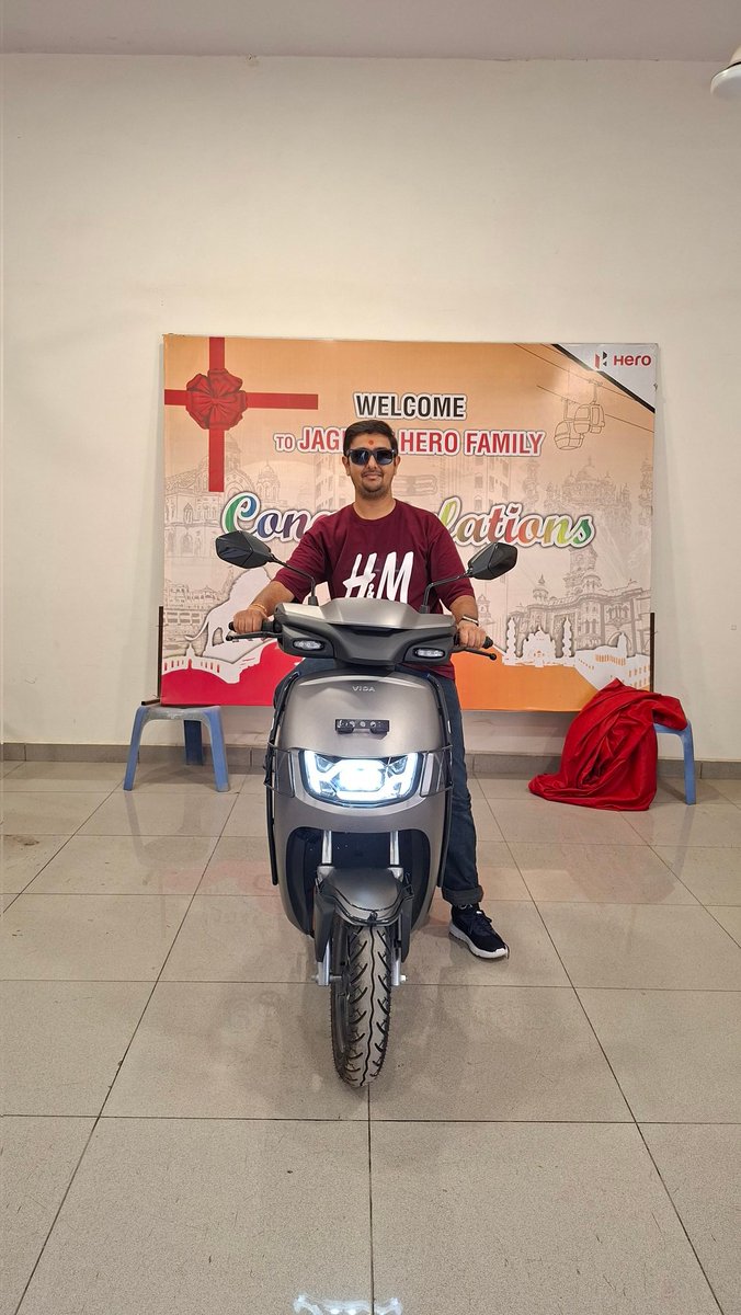 YTJayanJoshi's tweet photo. My Dream and Life 1st Scooter 🛵 
New Hero Vida Vx2 Plus Evooter (Electric Scooter)

#heromotocorp 
#herovidavx2plus https://t.co/3Xy3qwJ2i0