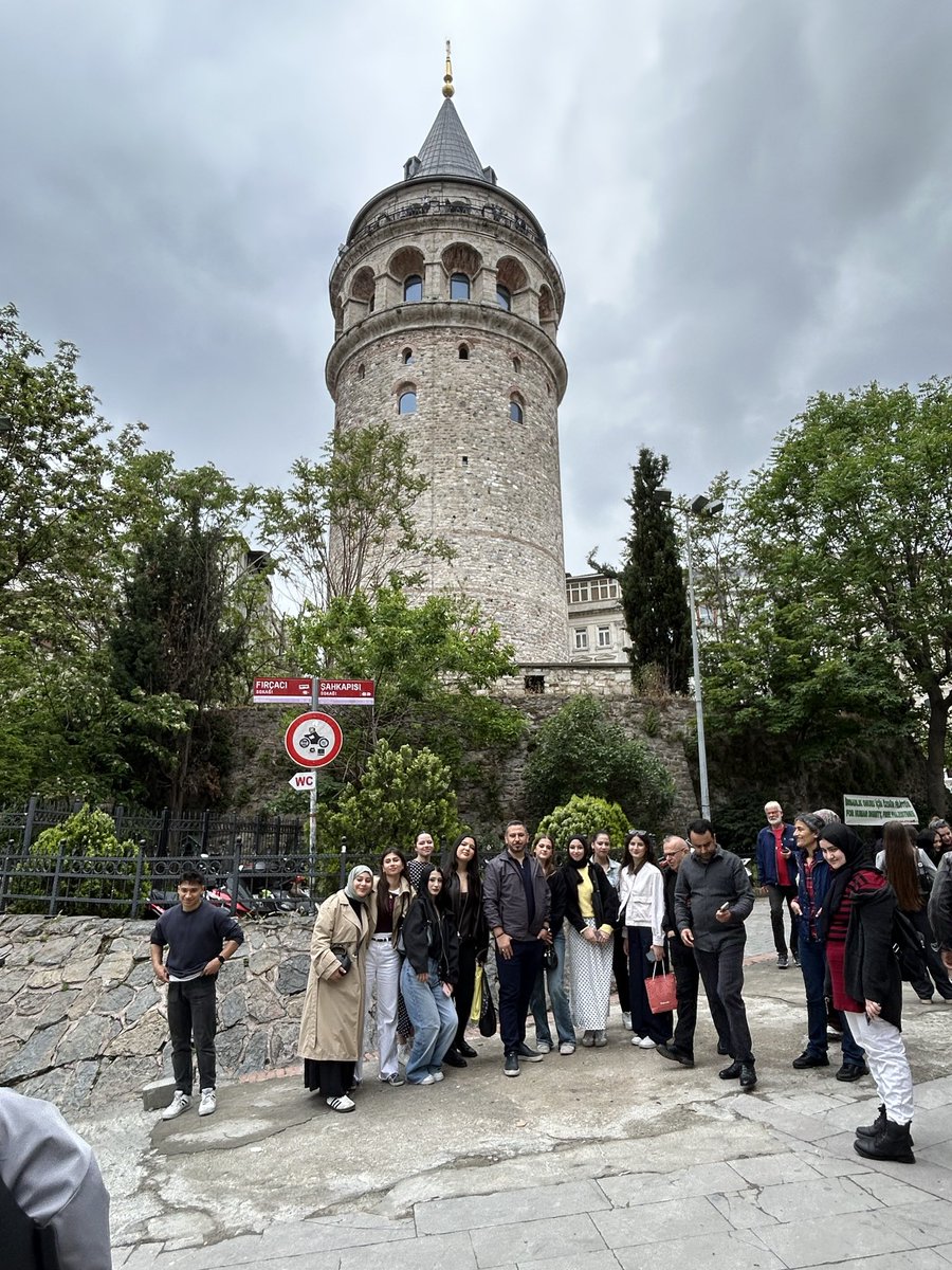 75Mtal's tweet photo. İyilikte Yarışan Sınıflar (Yetim Kardeş) Projesi’nde gönüllere dokunan öğrencilerimizi Galata Kulesi gezisiyle ödüllendirdik. İyiliğin izinde atılan her adımın, güzel hatıralara dönüştüğüne bir kez daha şahit olduk. https://t.co/na9EmnaALP