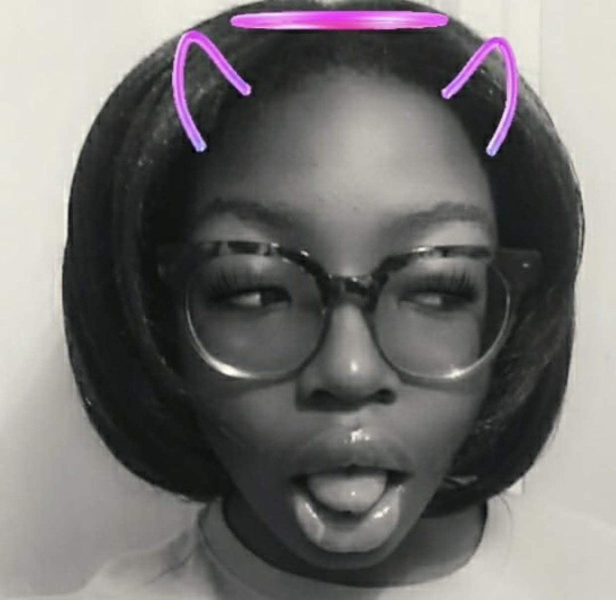 XOFOREIGNKISSES's tweet photo. Bitch fuck Juneteenth 💅🏽 https://t.co/ZDV9Tcgl4a