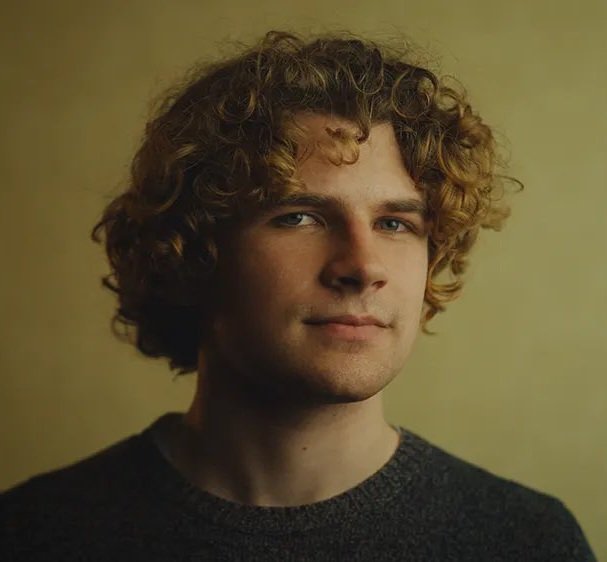 CartoonsOTMoon's tweet photo. Primer vistazo a Kane Parsons en la parodia de BACKROOMS hecha por Cas van de Pol. https://t.co/AyeXfuV6Rk