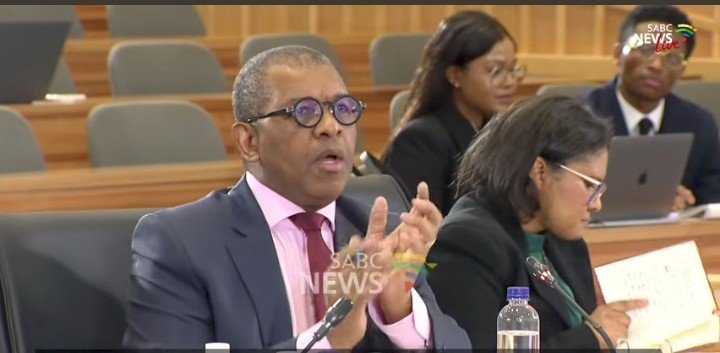 MbusoDlamini01's tweet photo. I don't know how Dali Mpofu became an advocate in the fort place ,man is so bad at it, what he displayed at the Madlanga today was such a disgrace, this man is embarrassing. https://t.co/fWIsbdwUCS