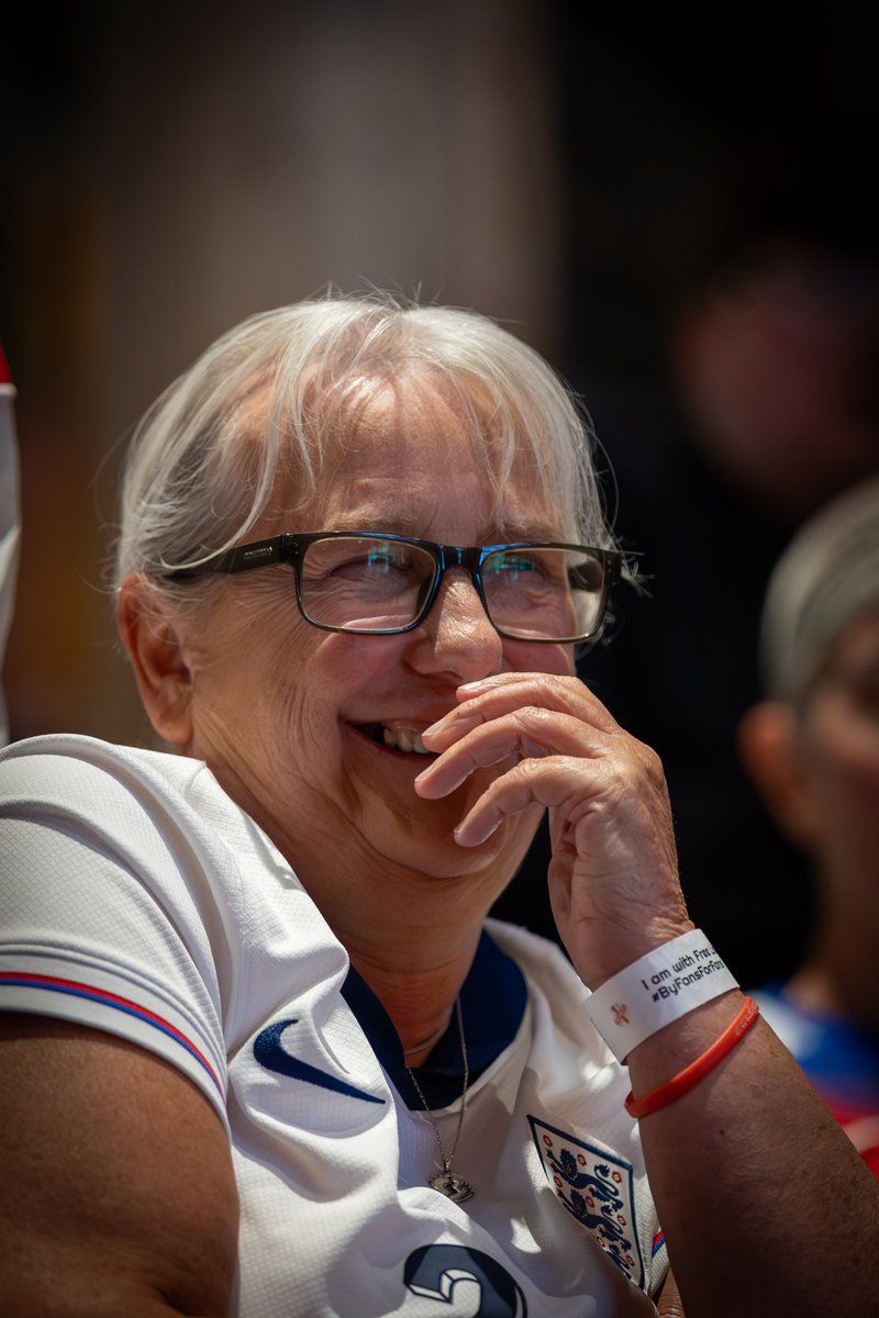 FreeLionesses's tweet photo. Giveaway Giggles: Liverpool

@pinssocialclub 

📷 @creativejoysports 

#lionesses #womensfootball #freelionesses #byfansforfans https://t.co/10eBVG368E
