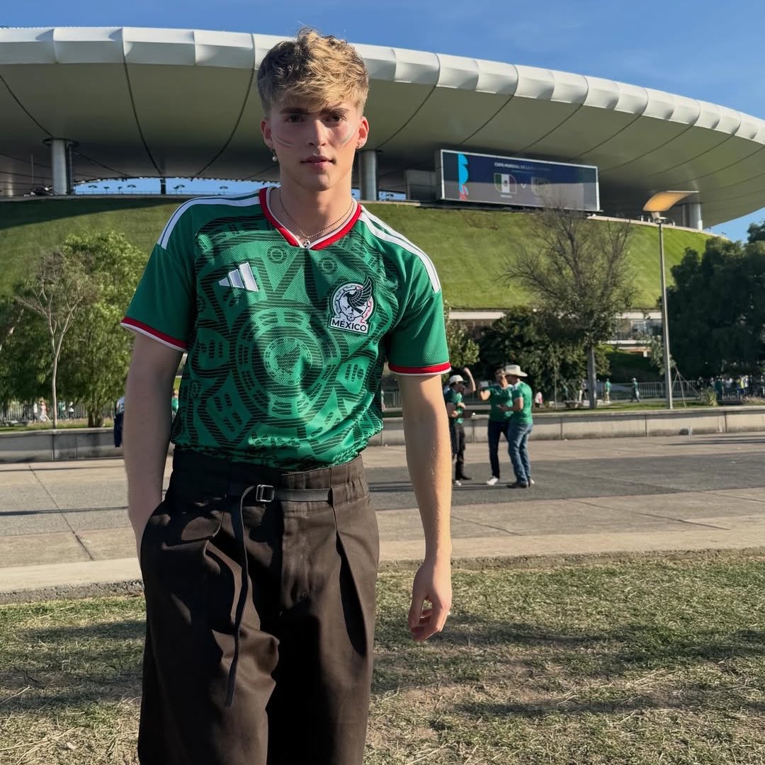 stbvsfiles's tweet photo. tan bonito con su camisa de méxico😭 https://t.co/Jk2B7ko4Vs