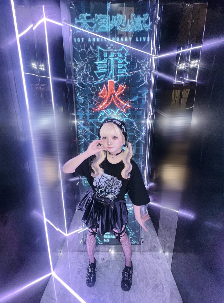maikachandayou_'s tweet photo. 天国地獄さん1周年ライブ⋆⸜♱⸝‍⋆
時空ちゃんはグッズのTシャツを着て出演させてもらったよ!!
みんながライブを楽しんでくれているのがとっても伝わってきて嬉しかった😭💞
たくさんのはじめましてもありがとう🫶🏻

気分転換に1日だけ髪色を変えてみたよー！
紫かわいいでしょ👱🏻‍♀️💜

また明日ね！！ https://t.co/9FjVaHX47a