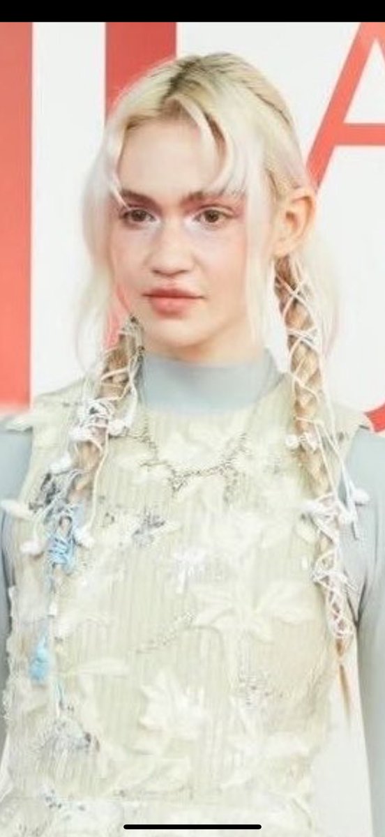 stevegl0bs's tweet photo. I thought grimes was better looking, pretty mid honestly https://t.co/pKNQ3oENAA