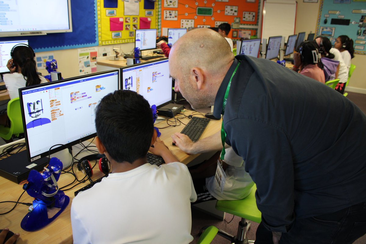 CVS_Slough's tweet photo. Dan and Liz from Ohbot delivered a fantastic coding workshop to the Castleview Digital Leader Team. 
Thankyou so much @OhbotRobot 
@hourofcode @CodeClub @DigSchoolhouse https://t.co/Ic3YSHpwkY