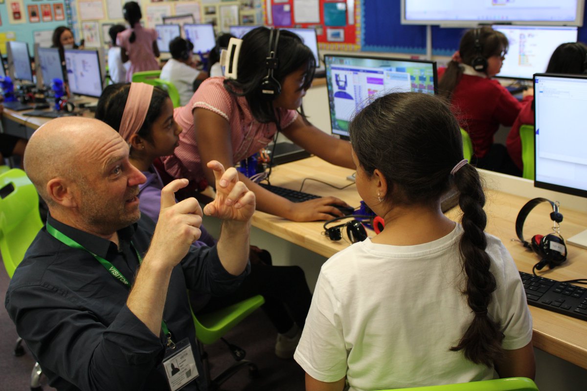 CVS_Slough's tweet photo. Dan and Liz from Ohbot delivered a fantastic coding workshop to the Castleview Digital Leader Team. 
Thankyou so much @OhbotRobot 
@hourofcode @CodeClub @DigSchoolhouse https://t.co/Ic3YSHpwkY