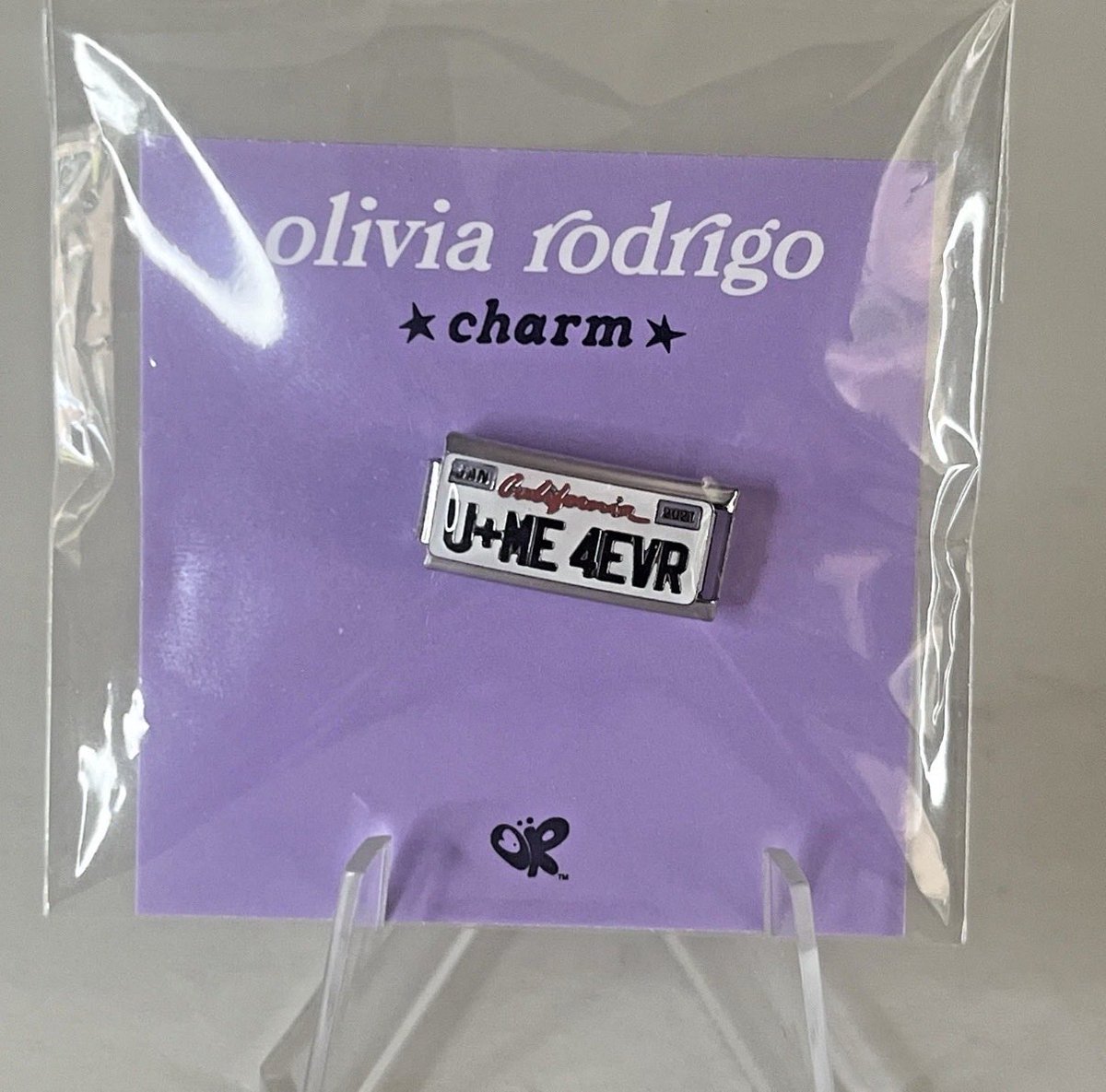 treegeri's tweet photo. ISO olivia rodrigo megaphone bracelet charm or U+ME 4EVR charm🙏🙏 they’re the only 2 i need to complete the charm collection https://t.co/gfhR4UAsOE