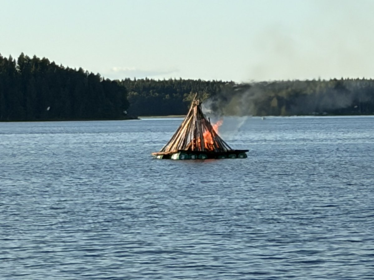 KimmoToivonen's tweet photo. Happy Midsummer's Eve 🇫🇮👌 https://t.co/CH5mAO7Ahz
