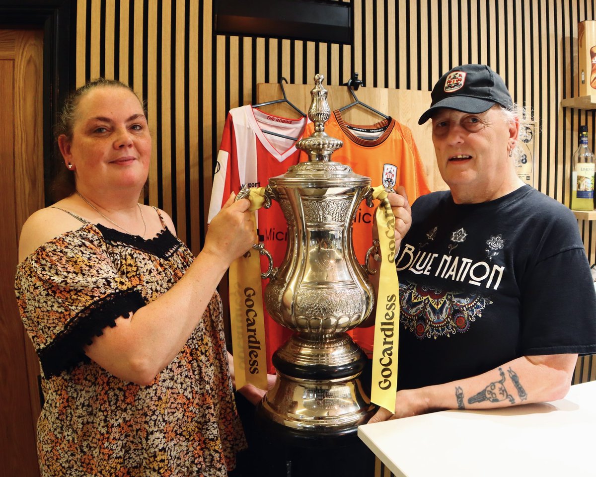 ilkestontown_fc's tweet photo. 📸 Up close and personal with the new away shirt! 🧡

#OneTownOneClub https://t.co/80W73uXyXW