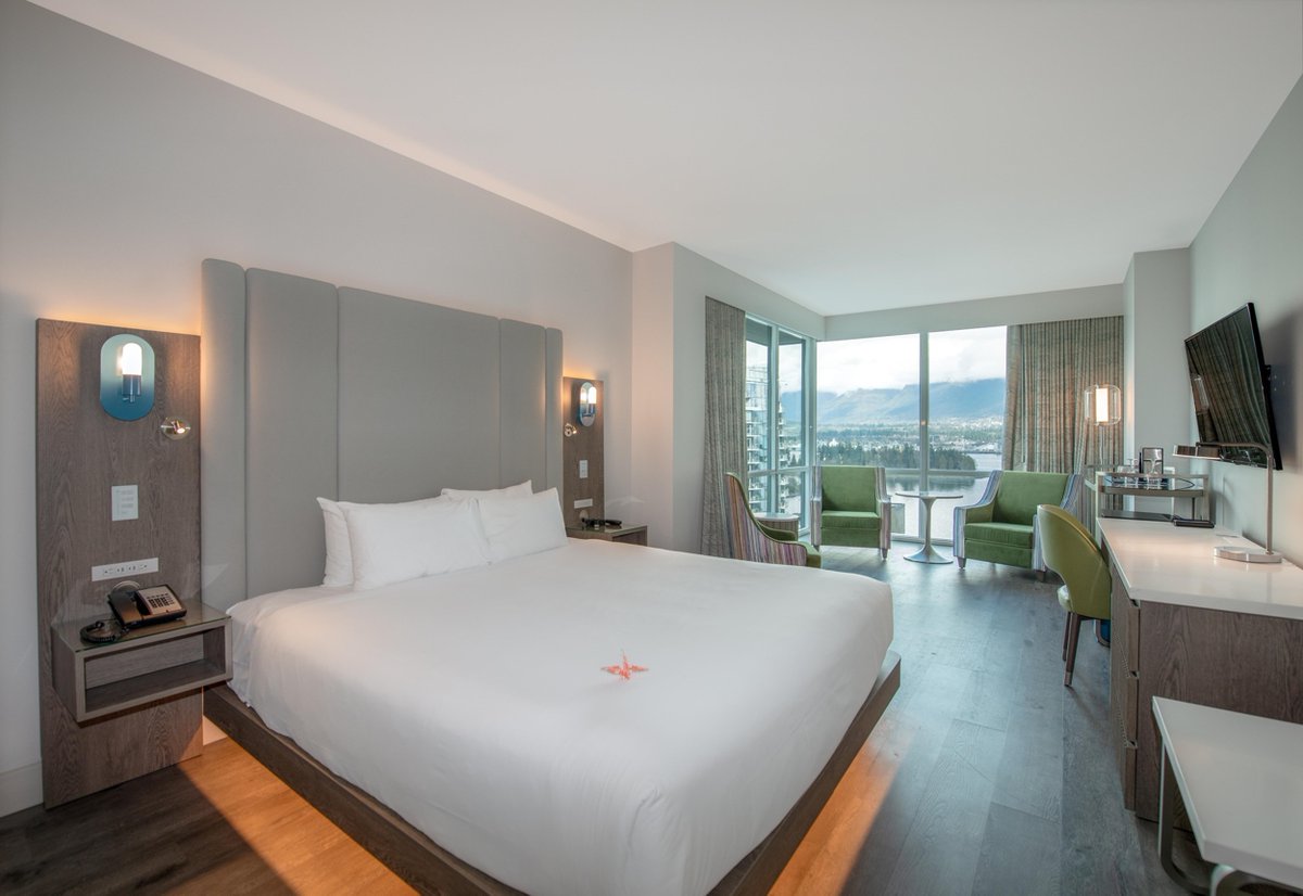coasthotels's tweet photo. Big news from downtown Vancouver. 🎉
Coast Coal Harbour Vancouver Hotel by APA has completed a full renovation — refreshed rooms, suites, and a reimagined Prestons Restaurant + Lounge. And we got to celebrate with the whole city buzzing from international soccer. 
#NoPlaceLikeCoast #RefreshinglyLocal