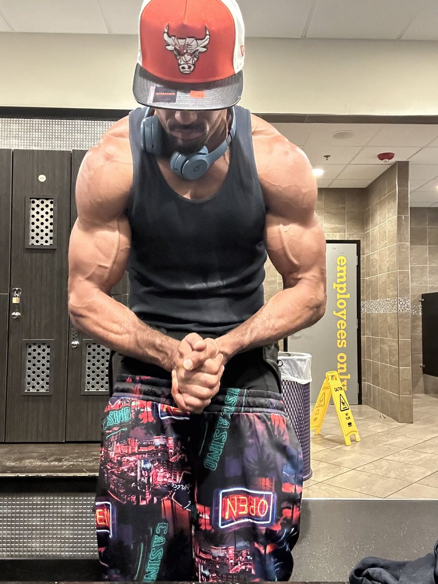 ARealFoxx's tweet photo. Pretty damn motivated for today’s workout. Back to the mafxckin drawing board. ALL i Know is GO
N the only way is UPPP
LETS FN GO
#BIGFOX
🚀 https://t.co/rCLb501iRj