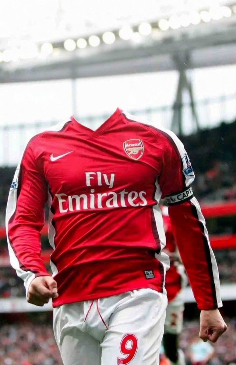 Sakaextra2's tweet photo. Guess this Arsenal striker.

Level: very hard! No cheating. https://t.co/iTWcLd06nS
