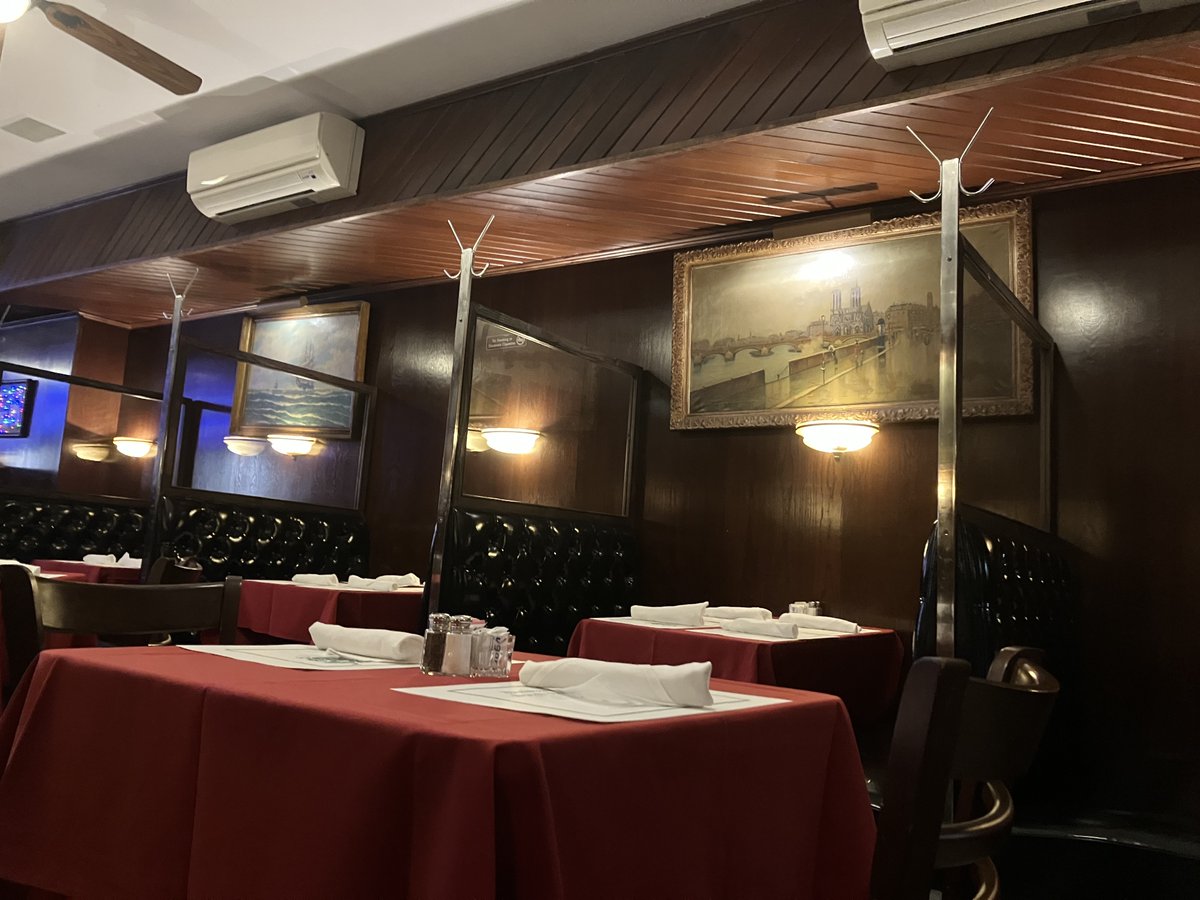 evgrieve's tweet photo. Farewell to Donohue's Steakhouse, a longtime fave on the UES, closing tonight after 76 years (and the owner's decision to close). Will miss this place. ❤️ https://t.co/hh3rOt5q3D