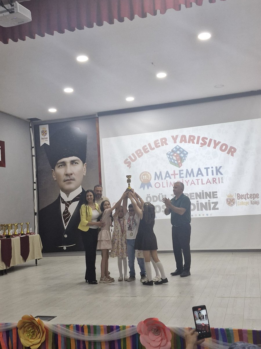 Cevrihan2's tweet photo. Şubeler Yarışıyor Matematik Olimpiyatları kapsamında 3.sınıflar il birincisi olarak büyük bir gurur yaşıyoruz. Bugün ödül töreninde madalya ve kupalarımıza kavuştuk. Öğrencilerimi tebrik ediyorum. Başarıları daim olsun inşallah @MalatyaMem @yesilyurtmem44 @Bostanbasiio https://t.co/E2ZDbfus1m
