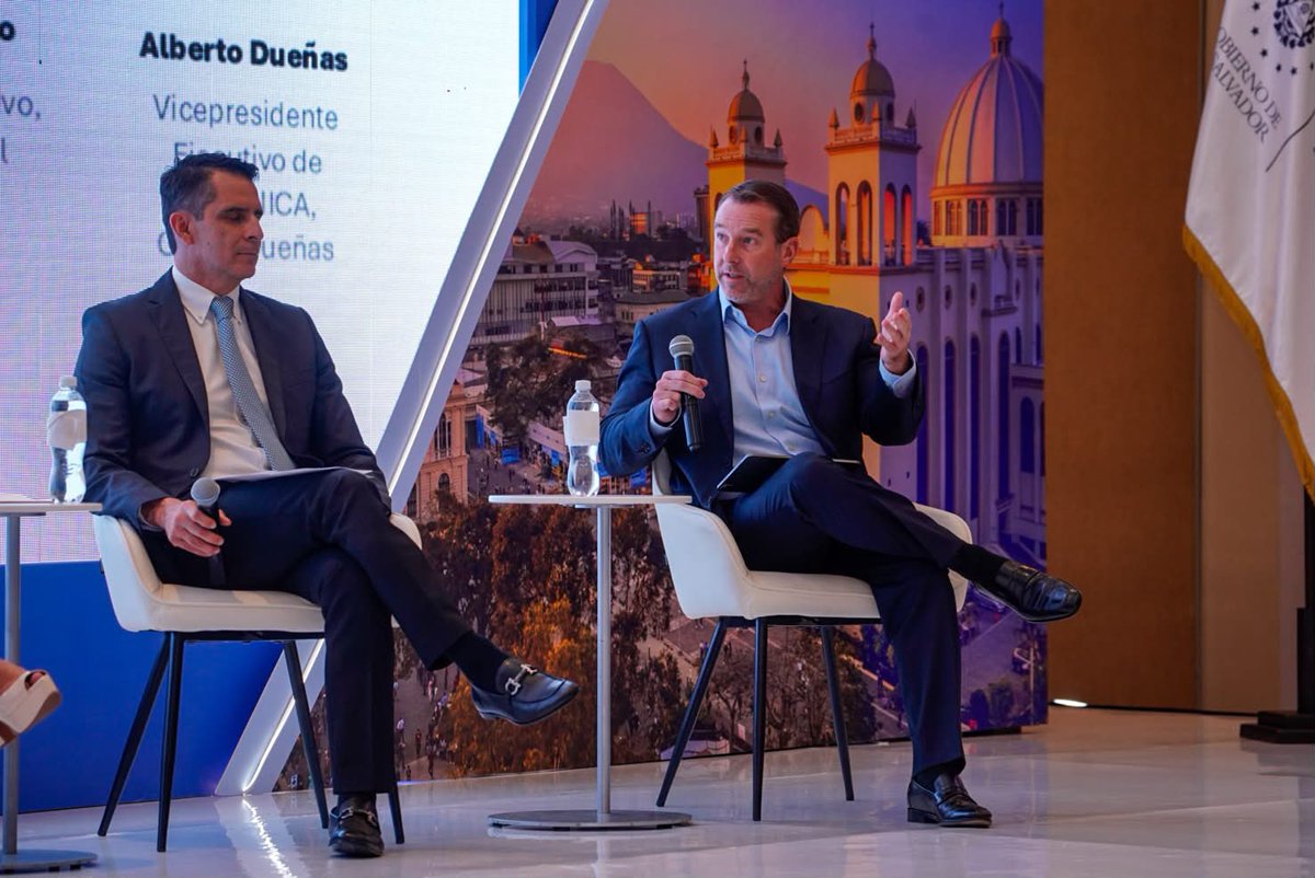 misol140's tweet photo. Participamos con la ministra de @MITURElSalvador @MorenaValdezSV en el foro del @el_BID “El Salvador crece: inversión para acelerar el crecimiento”.

Compartimos nuestra visión sobre cómo el turismo y la vivienda van de la mano en el desarrollo del país.

Como Ministerio de @ViviendaSV, estamos enfocados en promover la construcción de vivienda porque es una de las pocas inversiones que genera impacto social y económico al mismo tiempo.
