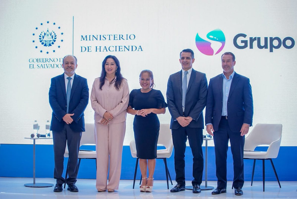 misol140's tweet photo. Participamos con la ministra de @MITURElSalvador @MorenaValdezSV en el foro del @el_BID “El Salvador crece: inversión para acelerar el crecimiento”.

Compartimos nuestra visión sobre cómo el turismo y la vivienda van de la mano en el desarrollo del país.

Como Ministerio de @ViviendaSV, estamos enfocados en promover la construcción de vivienda porque es una de las pocas inversiones que genera impacto social y económico al mismo tiempo.