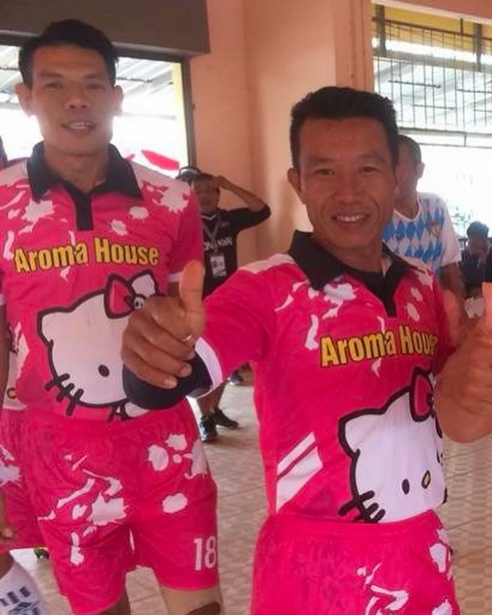rogue's tweet photo. This Vietnamese football team went viral for wearing a Hello Kitty kit https://t.co/Ly4J1MFxzO