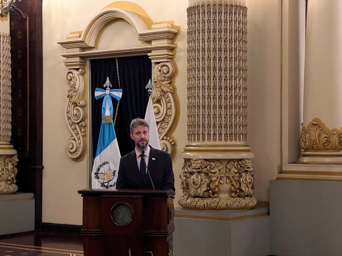 EmbRusaGuate's tweet photo. El 18 de junio de 2026 en la sede del Gobierno de Guatemala la Embajada de Rusia con el apoyo de la Fundación “Russki Mir” organizó el concierto "Estrellas Emergentes" con el tenor F.Vershinin y el pianista S.Chernukhin, así como la exposición del acuarelista ruso S.Andriyaka. https://t.co/l2kSdFaGAU