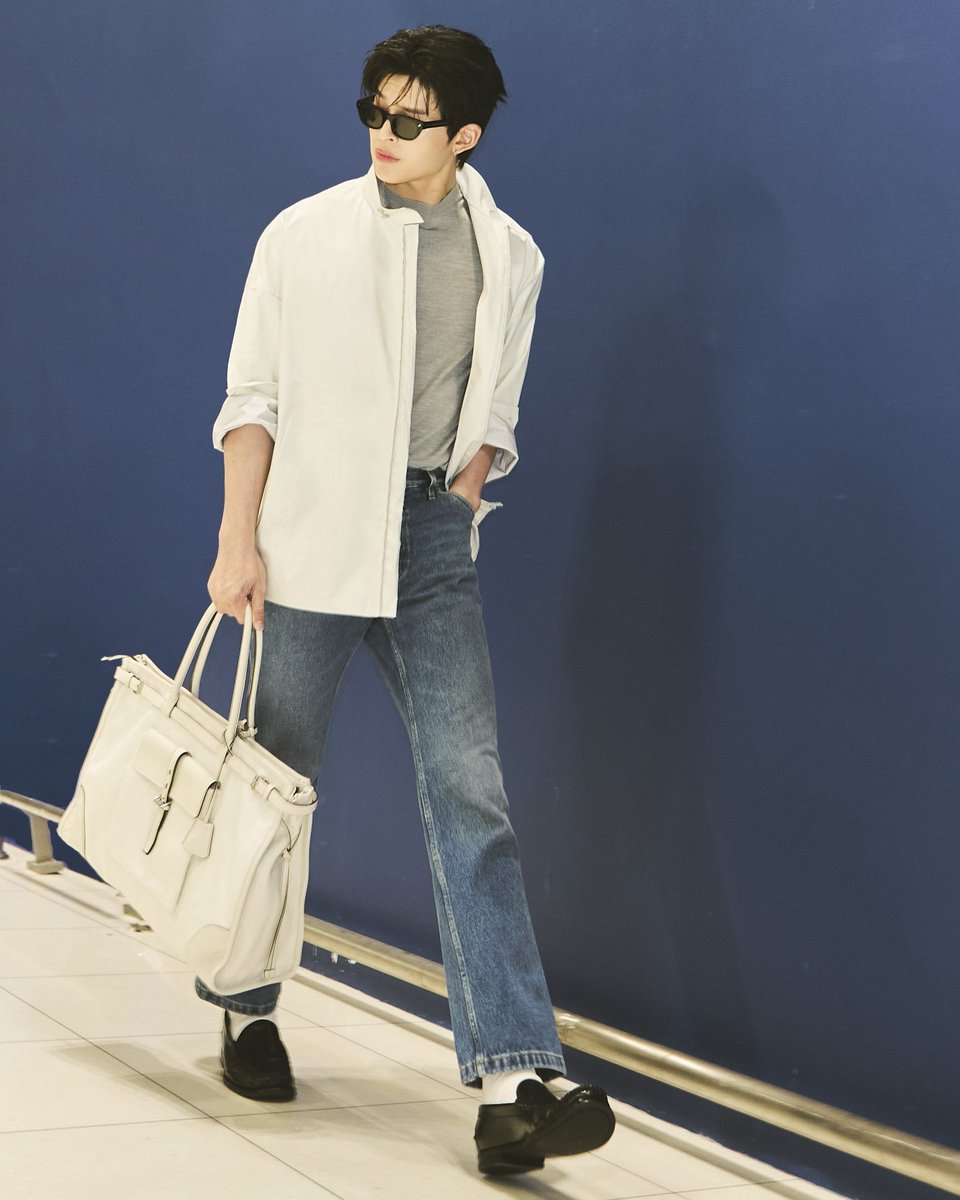 Fashion tweet media