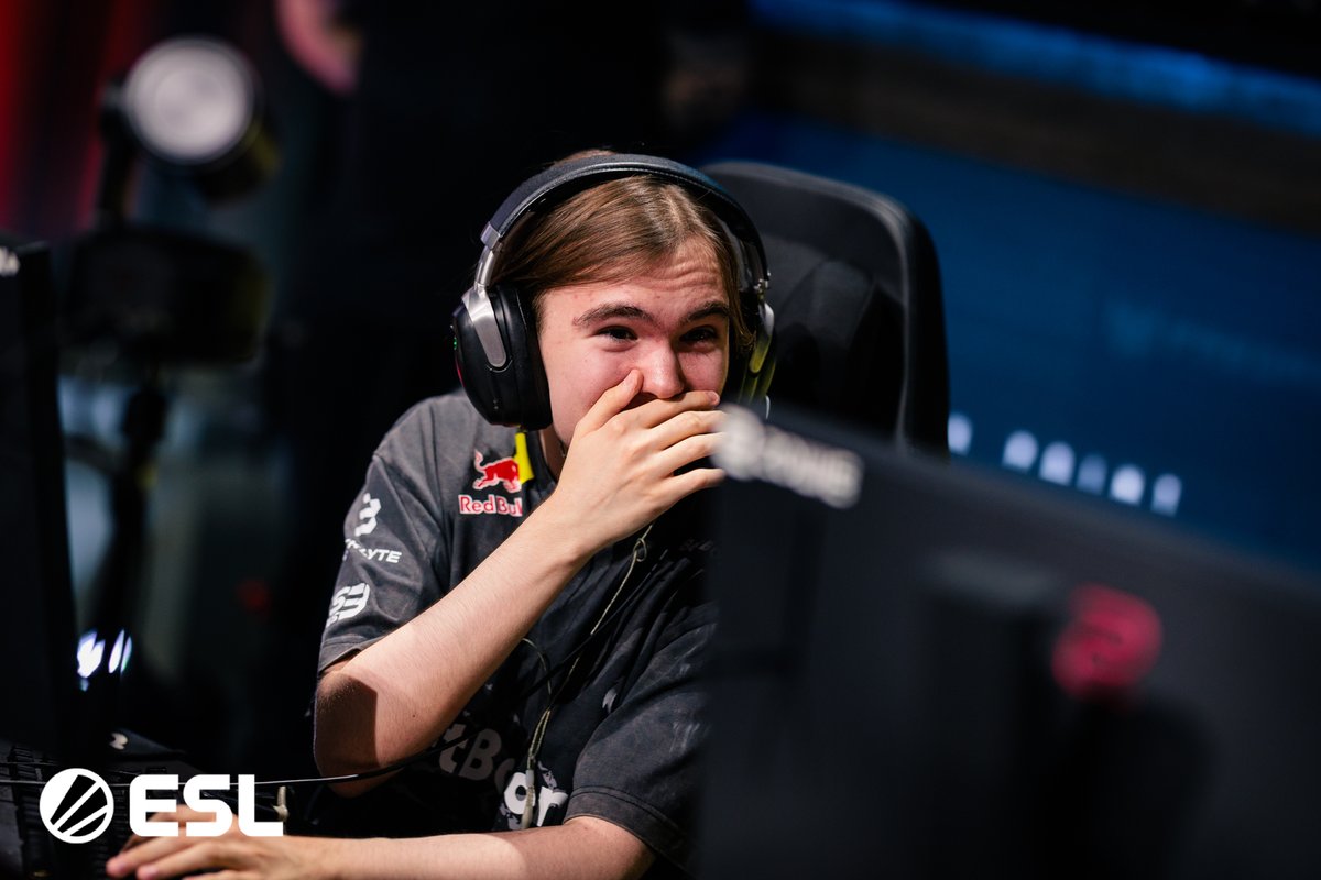 adelasznajder's tweet photo. grafitti #IEM https://t.co/2wj1k6LknN