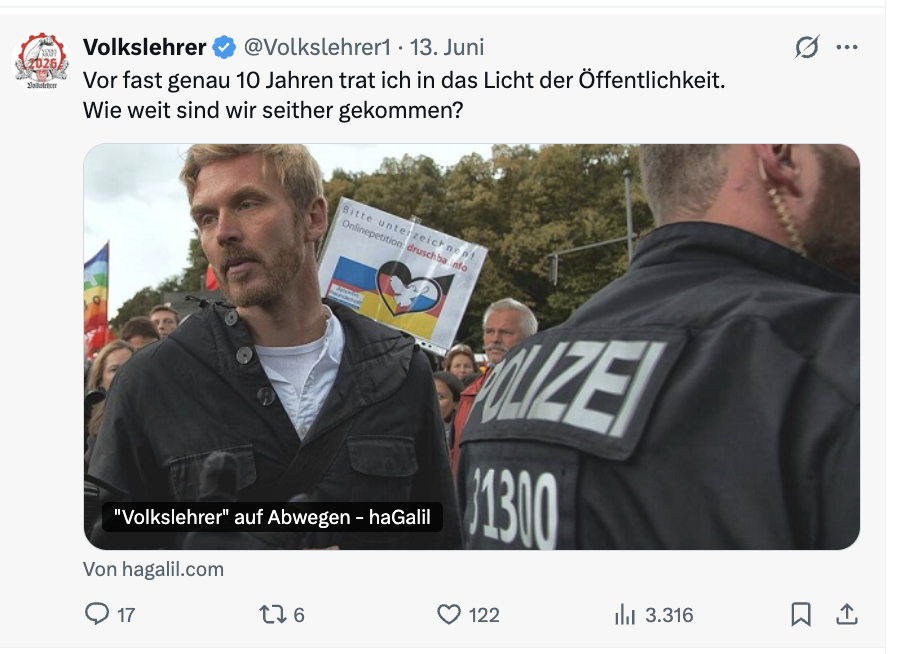VolkslehrerD's tweet photo. 10 Jahre treibt dieser Kasper nun schon sein Unwesen. 
#Volkslehrer #Volksverhetzer https://t.co/ct8Rf7R3OY