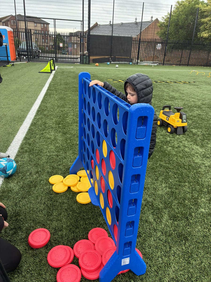 dundeeunitedct's tweet photo. 🏆World Cup Event🏆

Another fantastic event celebrating the World Cup at Foundation Park today 🏴󠁧󠁢󠁳󠁣󠁴󠁿

#FootballForAll 
#2026SummerofSport
#GameOn

@ScotFAEast 
@ShonaRobison 
@StewartHosieSNP https://t.co/ueVkLWt7cQ
