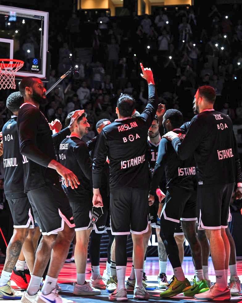 HknCvsoglu's tweet photo. Sizinle Gurur Duyuyorum Takımm...
🖤🤍🦅
@BJK_Basketbol https://t.co/dd03qhGIj2