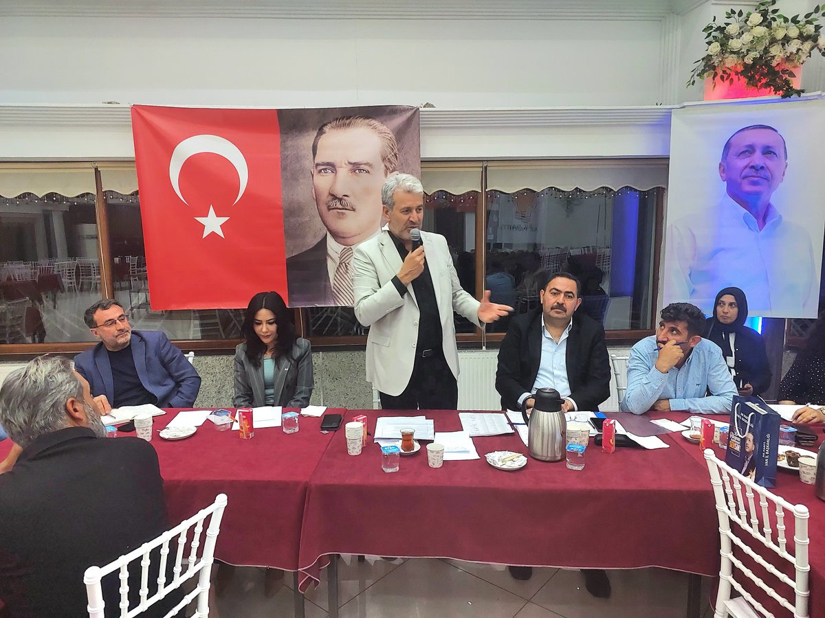 vanaktusba's tweet photo. 📍 Tuşba / İskele Öğretmenevi
📌 Mahalle Başkanları Toplantısı

Bugün mahalle başkanlarımızla aylık olağan toplantımızı gerçekleştirdik. İl Teşkilat Başkanımız Abdurrahman Eren ve İl Teşkilat Başkan Yardımcımız Evrim Alkan’ın katılımlarıyla, İlçe Başkanımız Ümit Kanan’ın öncülüğünde verimli bir istişare toplantısı gerçekleştirdik.

Mahallelerimizdeki talep, sorun ve ihtiyaçları kapsamlı şekilde değerlendirerek çözüm noktasında atılacak adımları ele aldık. Sahadaki çalışmalarımızı güçlendirecek görüş ve önerilerin paylaşıldığı toplantımızın hayırlara vesile olmasını diliyoruz.

Katılım sağlayan tüm mahalle başkanlarımıza ve teşkilat mensuplarımıza teşekkür ediyor, çalışmalarında başarılar diliyoruz.

#AKPartiTuşba  #MahalleBaşkanları #TeşkilatÇalışmaları #BirlikVeBeraberlik

@ahmetbuyukgumus @mustafaalkayis @Recep_ayd25 @K_Turkmenoglu_V @Burhan_Kayaturk @ArvasAbdulahat   @umitkanan72 @serdaraysan65 
@EvrimAlkan19
@akparti @AKGMTeskilat @akpartivan