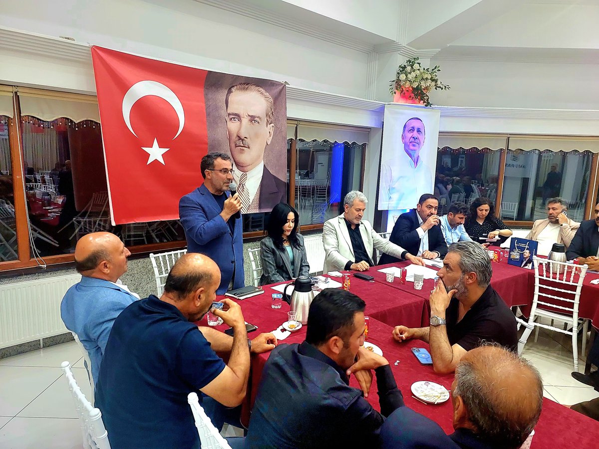 vanaktusba's tweet photo. 📍 Tuşba / İskele Öğretmenevi
📌 Mahalle Başkanları Toplantısı

Bugün mahalle başkanlarımızla aylık olağan toplantımızı gerçekleştirdik. İl Teşkilat Başkanımız Abdurrahman Eren ve İl Teşkilat Başkan Yardımcımız Evrim Alkan’ın katılımlarıyla, İlçe Başkanımız Ümit Kanan’ın öncülüğünde verimli bir istişare toplantısı gerçekleştirdik.

Mahallelerimizdeki talep, sorun ve ihtiyaçları kapsamlı şekilde değerlendirerek çözüm noktasında atılacak adımları ele aldık. Sahadaki çalışmalarımızı güçlendirecek görüş ve önerilerin paylaşıldığı toplantımızın hayırlara vesile olmasını diliyoruz.

Katılım sağlayan tüm mahalle başkanlarımıza ve teşkilat mensuplarımıza teşekkür ediyor, çalışmalarında başarılar diliyoruz.

#AKPartiTuşba  #MahalleBaşkanları #TeşkilatÇalışmaları #BirlikVeBeraberlik

@ahmetbuyukgumus @mustafaalkayis @Recep_ayd25 @K_Turkmenoglu_V @Burhan_Kayaturk @ArvasAbdulahat   @umitkanan72 @serdaraysan65 
@EvrimAlkan19
@akparti @AKGMTeskilat @akpartivan