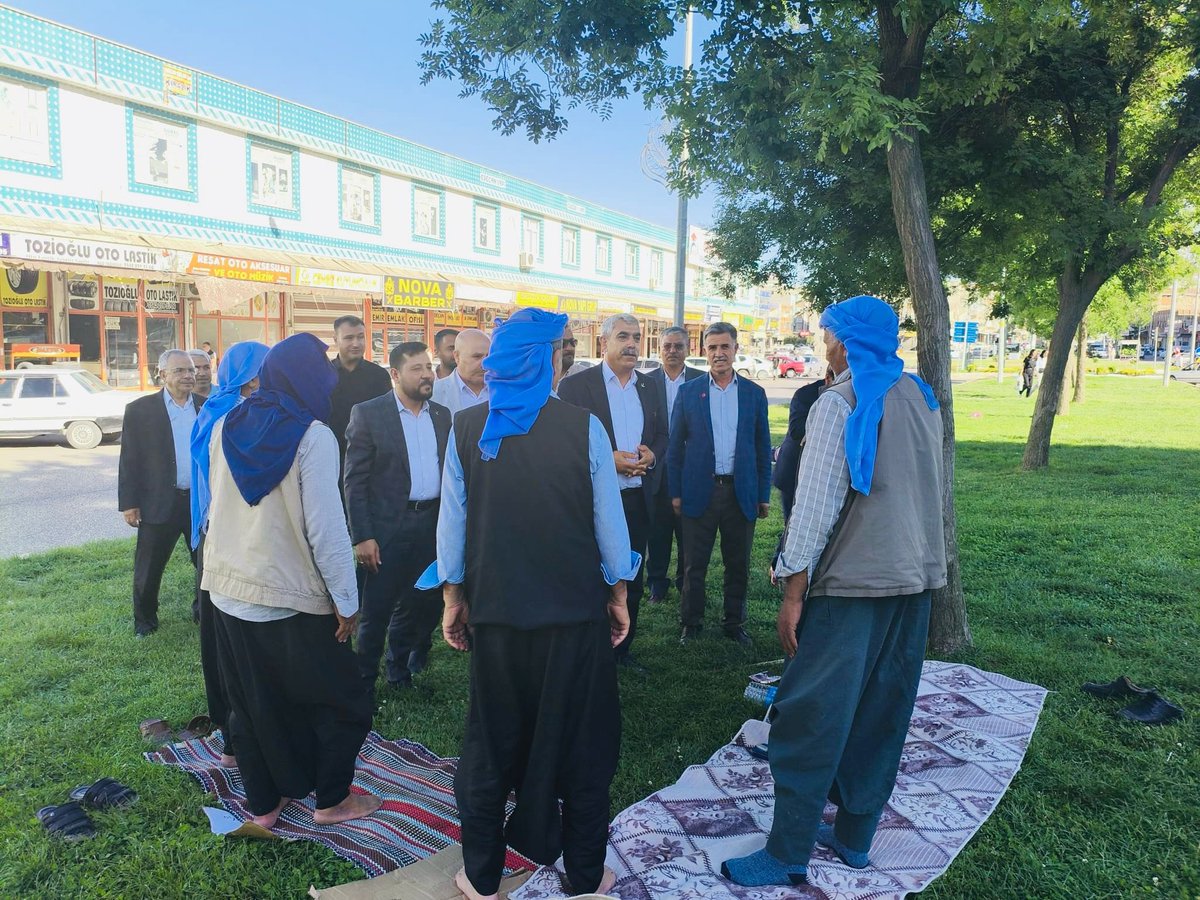 rprefah's tweet photo. Anadolu Buluşmaları kapsamında halkımızla ve esnafımızla bir araya gelmeye devam ediyoruz. 
Partimize ve teşkilatlarımıza gösterilen teveccühlerden dolayı kıymetli hemşerilerimize sonsuz teşekkürlerimizi sunuyoruz . 

#Şanlıurfa #Eyyübiye #Haliliye #Karaköprü #Ceylanpınar https://t.co/OQ4fEXHC8v