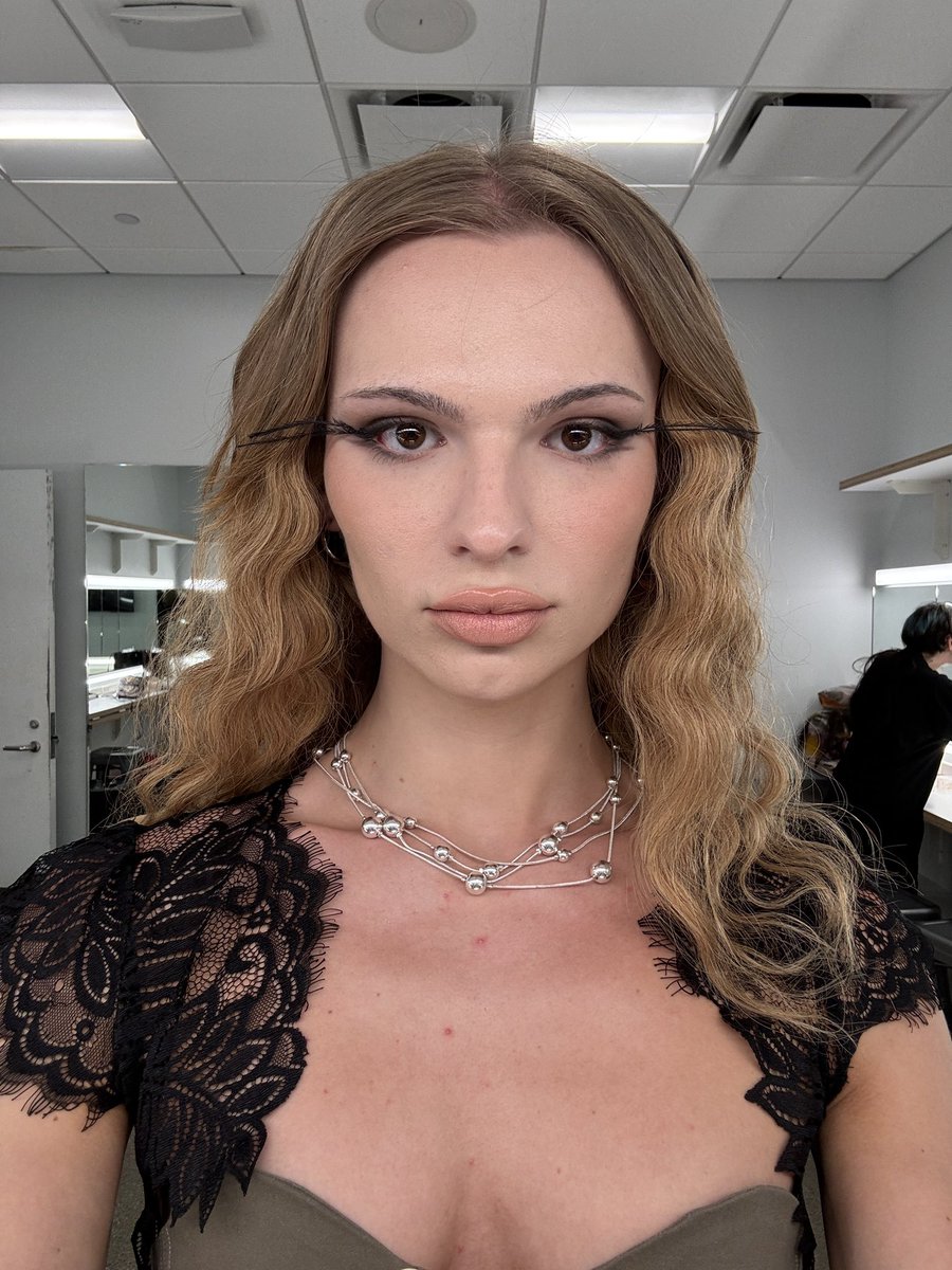 jaematthiesen's tweet photo. chicago’s runway doll 🩷🩵🤍 https://t.co/SGbAQYmmgr