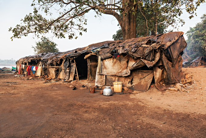 hanggmorata's tweet photo. @remmap260 @lptm77 -Tweeted from smelly indian living in decaying tin shack in southern india https://t.co/0REnsbopEw