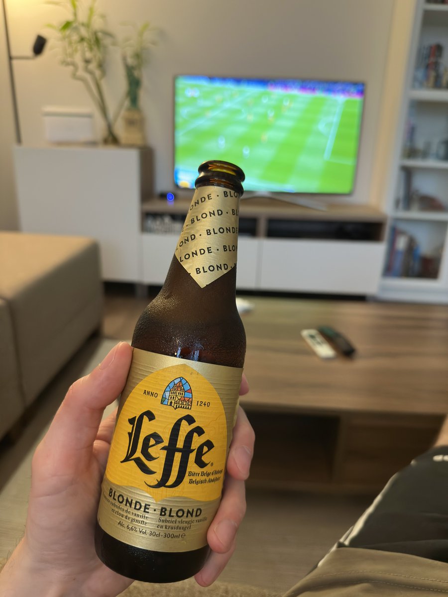 anotherbugfix's tweet photo. hydration break.. https://t.co/WyrGqv31S4