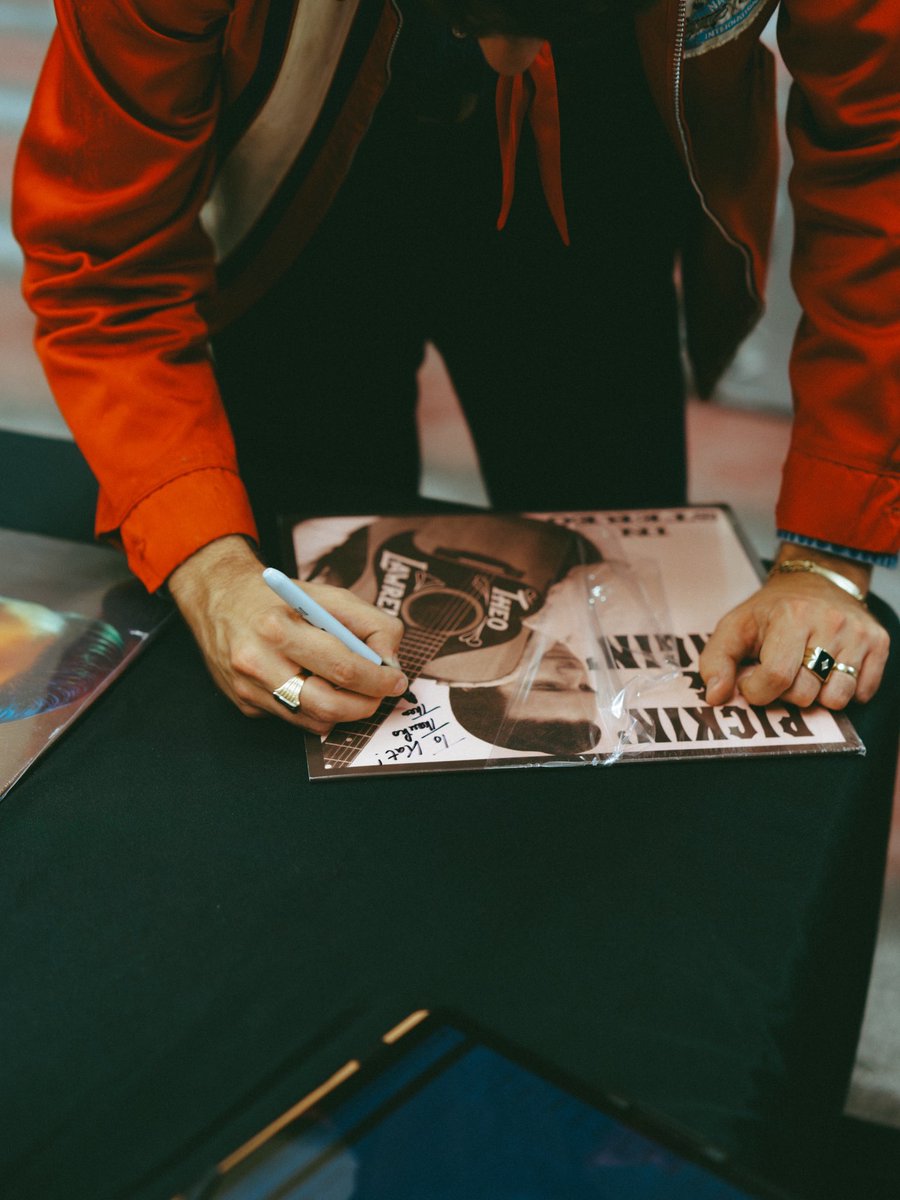 TheoLawrence's tweet photo. One of my favorite parts of tour with @AlisonKrauss &amp; Union Station has been meeting you!
Thanks to everyone who's stopped by merch to pick up a record or say hi.
If we're coming through your town, don’t be a stranger!
If not, you can find the records, shirts &amp; more on my website https://t.co/KB1HxTLm4W