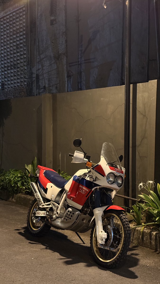 Satori_927's tweet photo. My Favorite XRV ever #RD04 #アフリカツイン https://t.co/XhsVUiy27a
