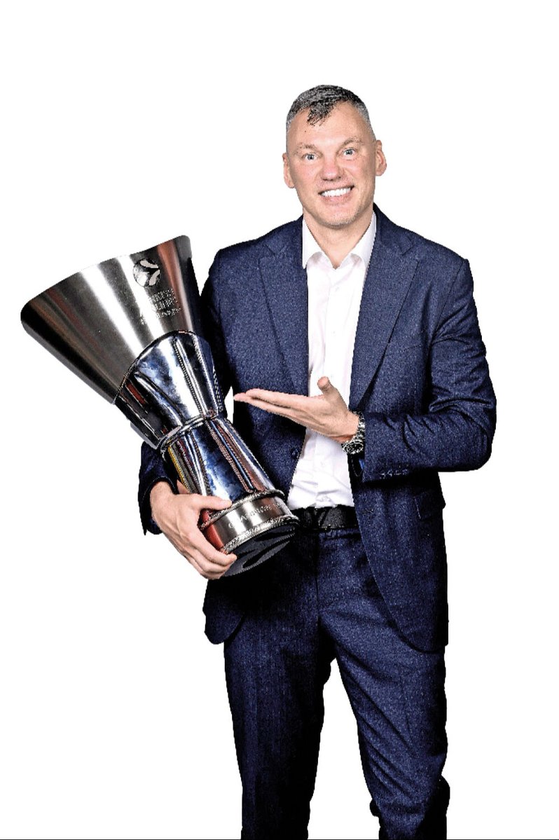 06FenerSol's tweet photo. 🗣️Šarūnas Jasikevičius:
🥇Açıkçası rakibimizle ilgili konuşmam gerekiyor,
🥇İnanılmaz bir karakter ortaya koydular,
🥇İnanılmaz bir taraftar gücüyle oynadılar,
🥇Söyleyecek hiçbir şey yok, inanılmaz bir atmosferde oynadılar,
🥇17.000-18.000 kişi vardı burada ve sahaya en ufak bir şey atılmadı, bakın 20.000'e yakın kişi var burada, gerçekten şapka çıkarıyorum.

❗️Büyüklük şampiyon olmak değildir, şerefinle mücadele etmektir ve şampiyon olduktan sonra da rakiplerinin hakkını vermektir.
❗️Onuruyla, şerefiyle 2. olan Beşiktaş camiasını tebrik ediyoruz, en ufak bir taşkınlık yapmayan taraftarlarını da içtenlikle kutluyoruz.
❗️Bugünkü atmosferin malum camiaya örnek teşkil etmesini diliyoruz, hiç ama hiç buna inanmıyoruz ancak temenni işte bizimkisi!