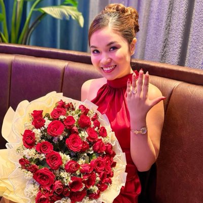 imwidowstark's tweet photo. Back &amp; engaged. 💍 https://t.co/Oq6vV3ZfiQ