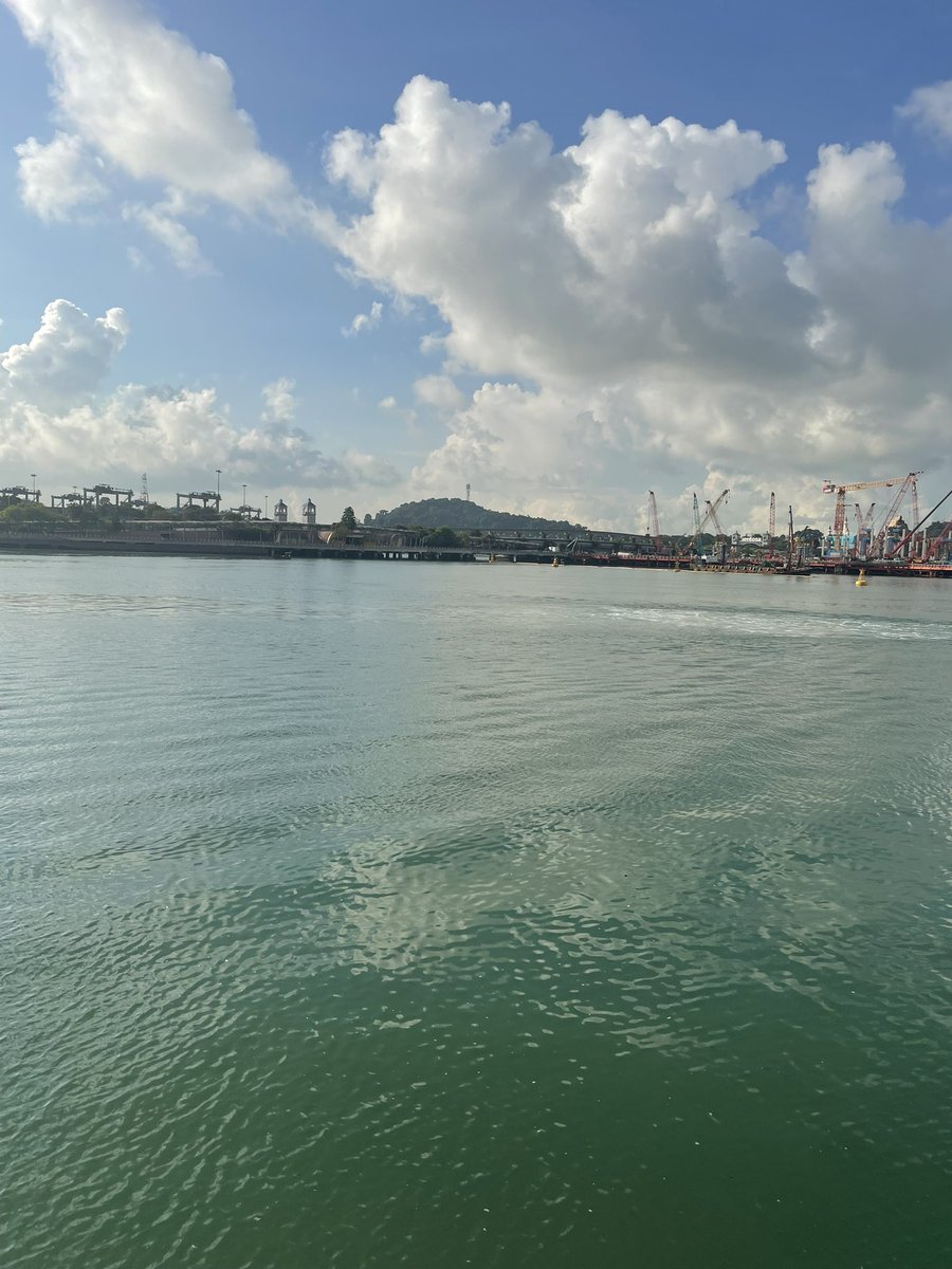 Mighty_Mighty92's tweet photo. Clear blue sky and water, gotta be a good trip https://t.co/1yd19wUoju