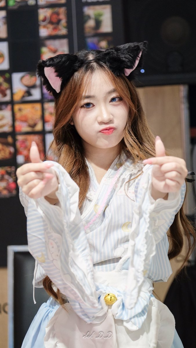 MLTKME's tweet photo. " อรุณเมี้ยว ~ 😸 " ่ Berry BNK48 

#BerryBNK48 
#BNK48 https://t.co/68aLmdIolp