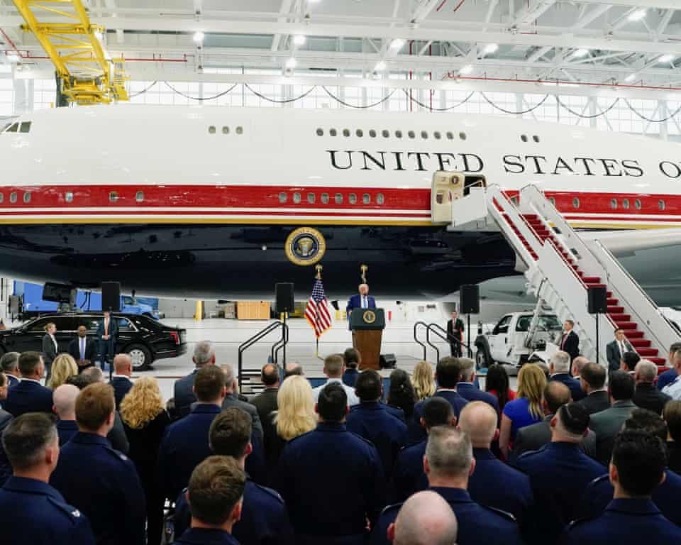 FrMAWM's tweet photo. Look similar? I liked the old Air Force One livery just fine.  Why do we have to revert to Trump’s markings? He’s marking his territory by ruining our monuments in DC more than the George Floyd Riots ever did.
#25thAmendmentnow https://t.co/L3opZiNVcu