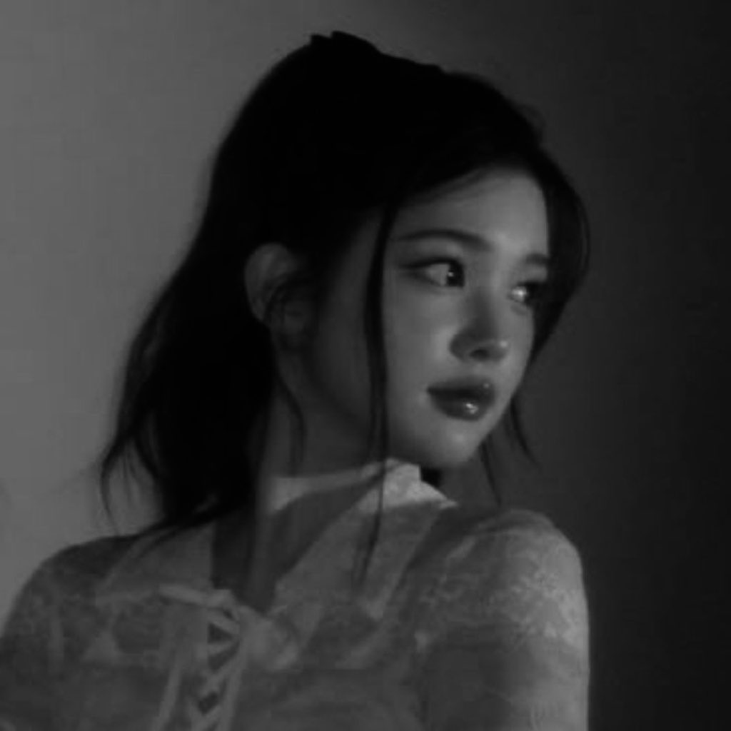 Roentika's tweet photo. @TamagoPost ⠀⠀⠀ 
SORA VALERINA, 2009.
Yang di sebelah kanan adalah lagu yang paling sering aku dengarkan.

Calon kawan sering dengarkan lagu apa? (EN/ID)
⠀⠀⠀ https://t.co/MOlU3jWXqM