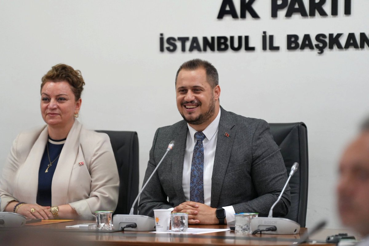 ilknurtekin__34's tweet photo. AK Parti İstanbul İl Kadın Kolları İstihdam Birim Başkanlığı görevinin tarafıma tevdi edilmesi sonrası, 39 ilçe istihdam sorumlularımız ile aylık genel toplantımızı gerçekleştirdik.

Her alanda desteklerini esirgemeyen, birlikte birçok güzel projeyi çalıştığımız değerli başkanlarıma teşekkür ediyorum.

Kadınlarımızın, gençlerimizin istihdam süreçlerine katılımlarını hızlandırmak ve daha sürdürülebilir imkanlar oluşturmak adına paylaşımlarımızı yaptık.

Her kadememizle vatandaşlarımız için yeni ve efektif çözümler üretmeye devam ediyoruz.

@akkadinistanbul
@salihademirer @Nurdandurgut_
@AKIstanbulSPB
@aslanyus
@pekerenez
