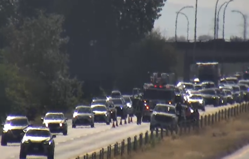 DriveBC's tweet photo. ⚠️ UPDATE #BCHwy99 - Emergency crews are now on scene to a southbound vehicle incident just past the #BCHwy91 overpass. Left lane is fully blocked. Expect heavy delays due to congestion. #DeltaBC #MudBay https://t.co/euec4IPJpw