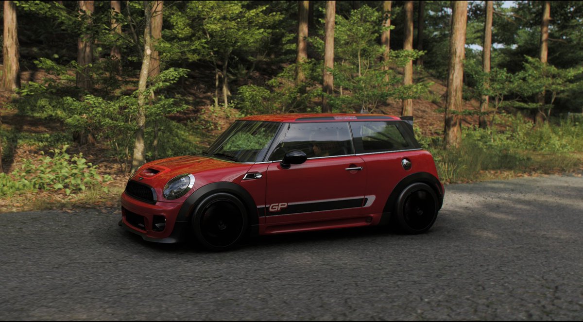 chikaponmini's tweet photo. 早速MINIゲット。古めの型しかないのがちと残念💦
#FH6 #ForzaHorizon６ https://t.co/l2ZpxdGmNB