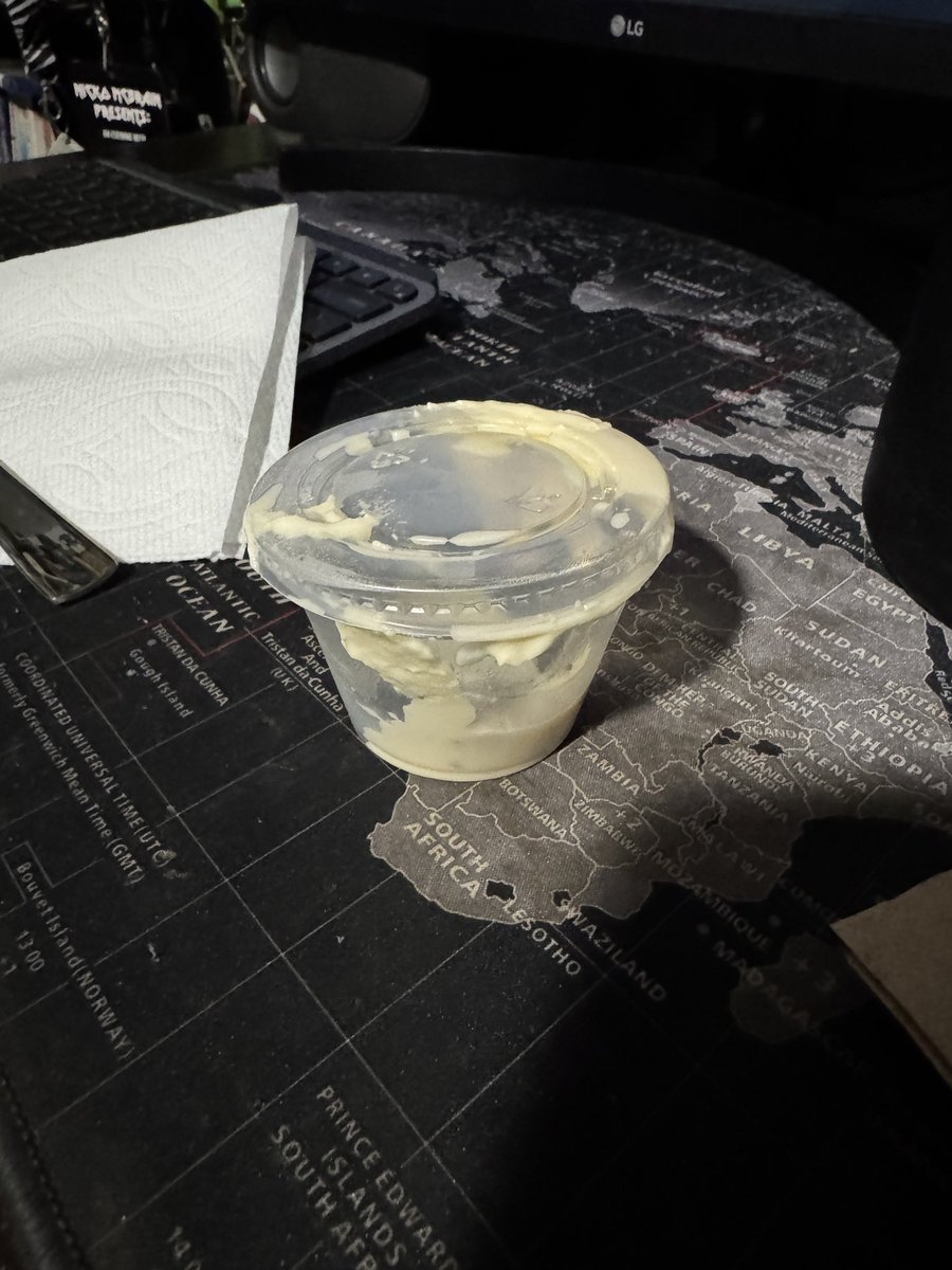absentminded's tweet photo. When you don’t add a tip in the app they will make sure you don’t get your queso how you want it https://t.co/y4OQHF3bgc