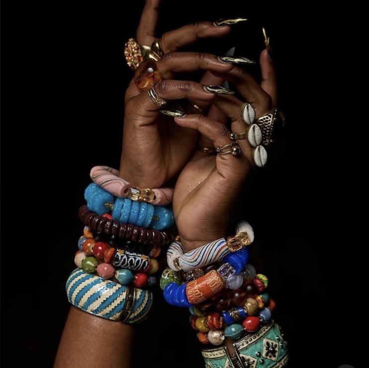 Qua_Las7B's tweet photo. HAPPY Juneteenth 💛💚❤️ #Blackwomen 
—-May we never forget where we come from &amp; never forget who we are . &amp; power lives within US. https://t.co/XQOwQH2s8j